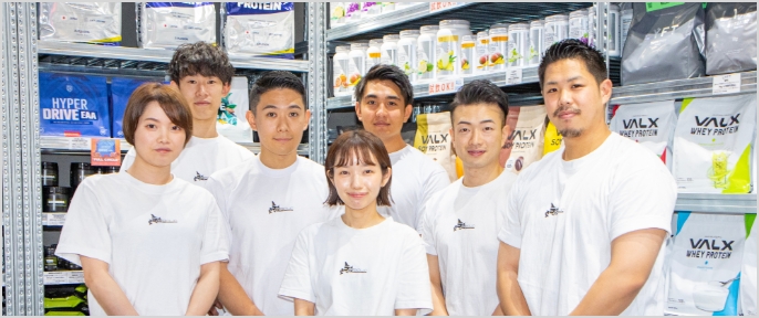 地下に併設のプロテイン専門店でトレーニング後のプロテインプレゼント